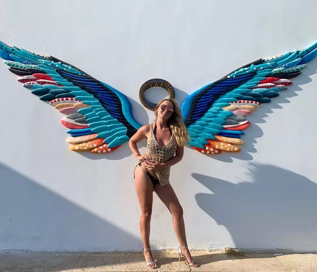 Śliczna wokalistka disco polo wspomina swoją podróż poślubną!  Zmysłowe kadry rozpaliły wyobraźnię internautów! 